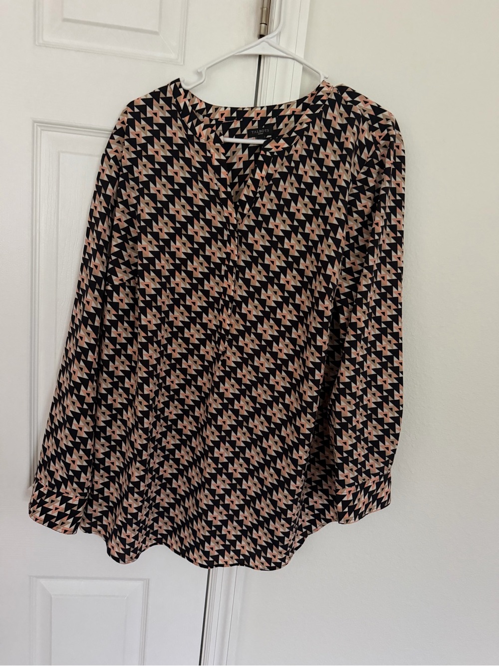 Talbots Woman 2X Geometric Popover Blouse Long Sleeve Black Peach V-Neck